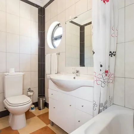 Apartment Estudios Montinhos Da Luz by Seewest Luz